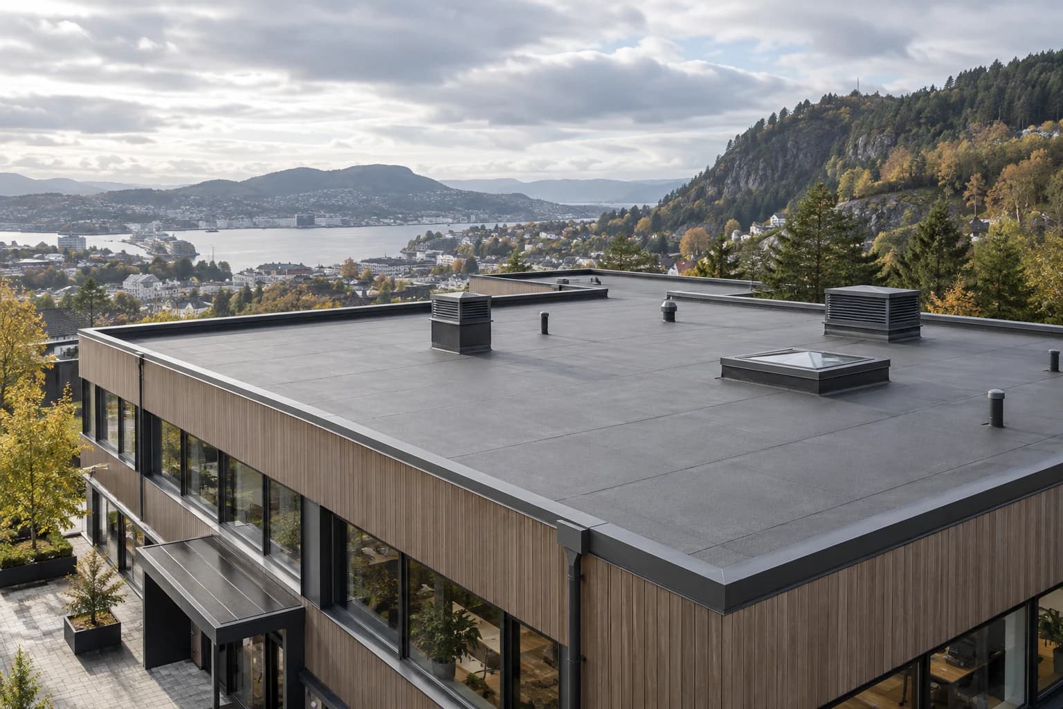 Taktekking for næringsbygg i Bergen