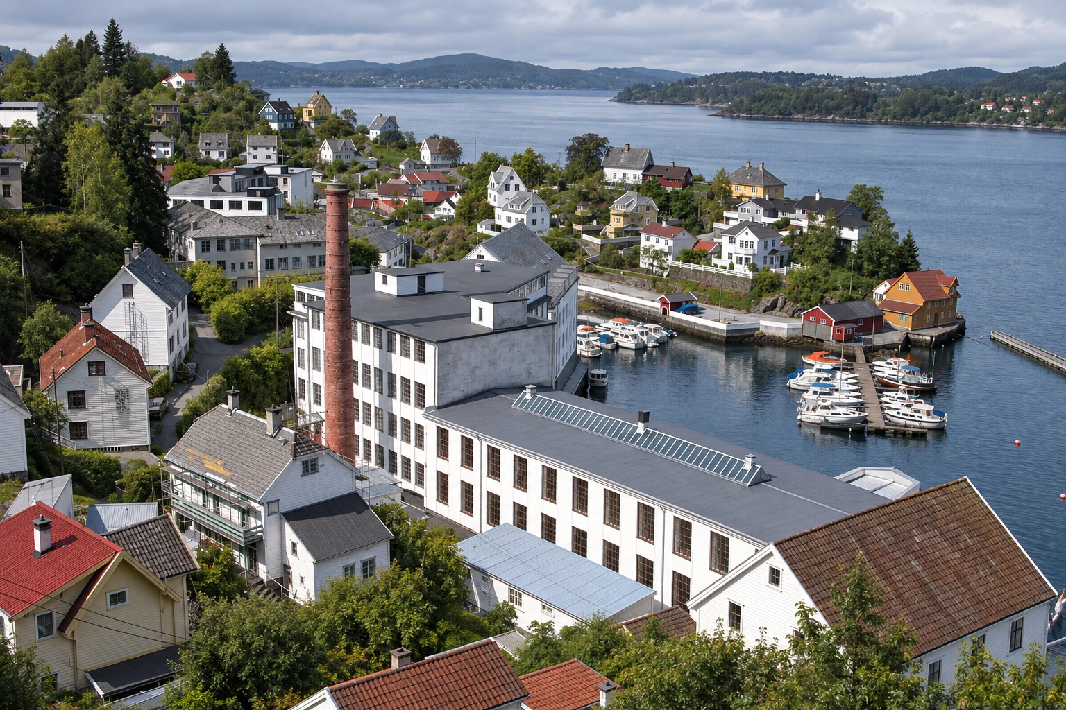 AI-illustrasjon inspirert av Salhus med tekstilfabrikk, teglpipe, småbåthavn og bolighus.